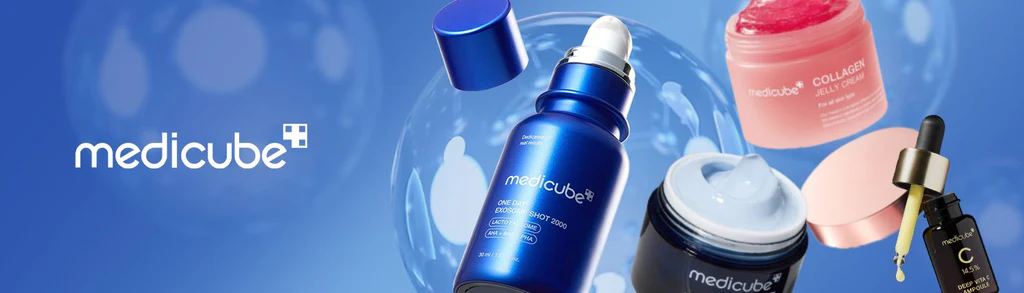 Produits de soin Medicube sur fond bleu